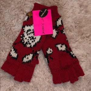 Betsy Johnson “Texting” Fingerless gloves. New!